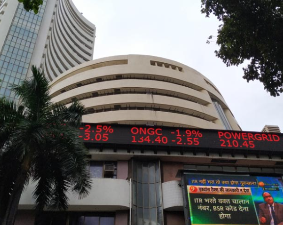 Sensex falls 149 points, Nifty drops to 17,724 points in early trade